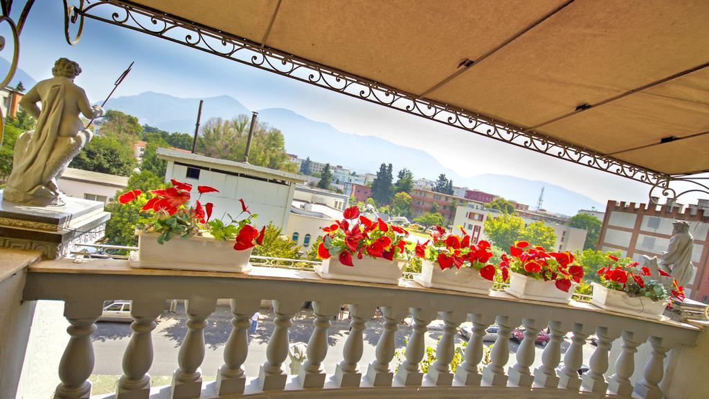 Hotel Boutique Vila Fernando ティラナ エクステリア 写真