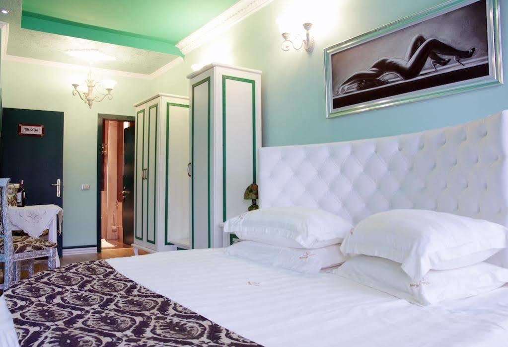 Hotel Boutique Vila Fernando ティラナ エクステリア 写真